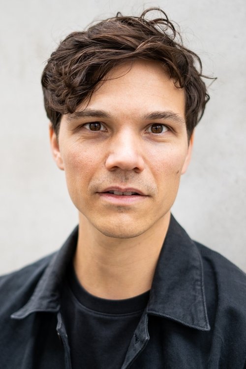 Sebastian Urzendowsky - Acting Profile Photo
