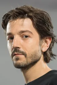 Diego Luna as Julio in Elysium