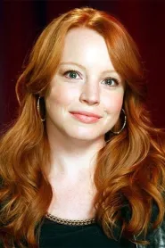 Lauren Ambrose as Zoey in Diggers