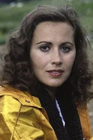 Kate Nelligan as Constance Saunders in How to Make an American Quilt