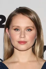 Eliza Scanlen as Beth March in Little Women