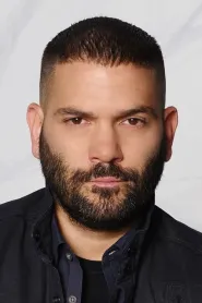 Guillermo Díaz as Dave in 200 Cigarettes