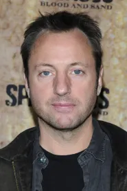 Eric Schaeffer as Michael Shiver in Fall