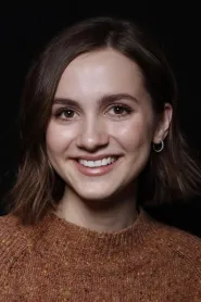 Maude Apatow as Sadie in This Is 40