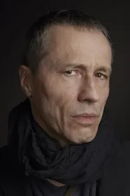 Michael Wincott as Julius Bicke in The Assassination of Richard Nixon
